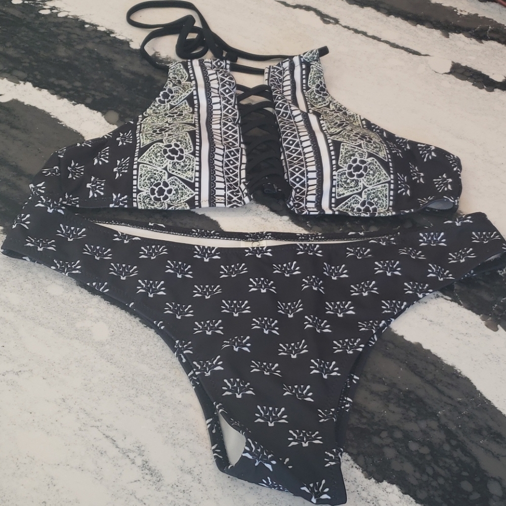 Cupshe halter neck bikini